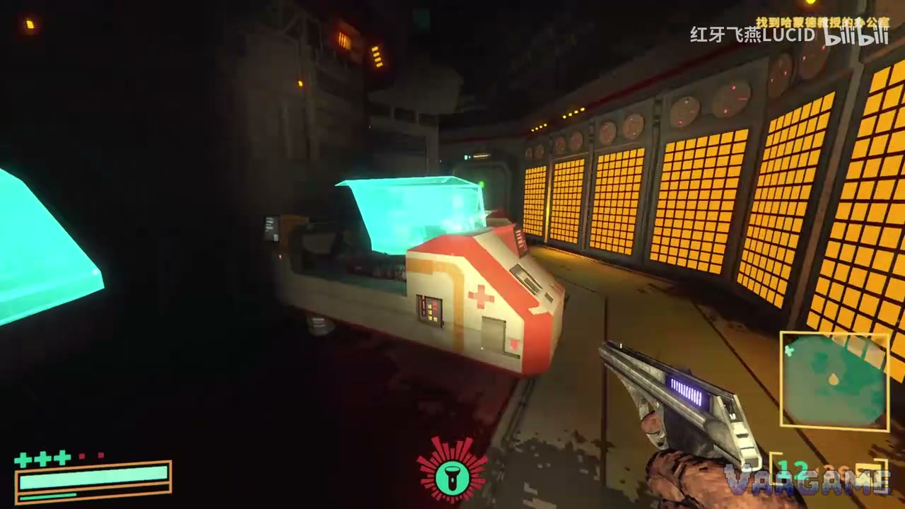 A Medical ward corridor: med-beds under holographic covers, orange grid windows, and the minimap finally earning its keep. Gameplay frame: 红牙飞燕LUCID (Bilibili)