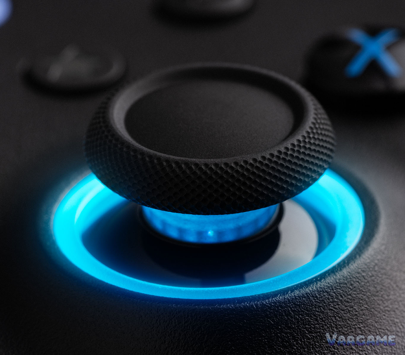 8BitDo Ultimate 2 TMR joystick close-up