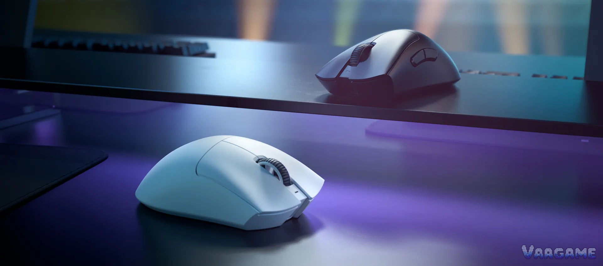 黑白双色的 Razer DeathAdder V3 Pro